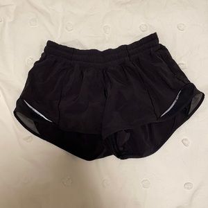 Lululemon Hotty Hot Low Rise Shorts 2.5 in Black